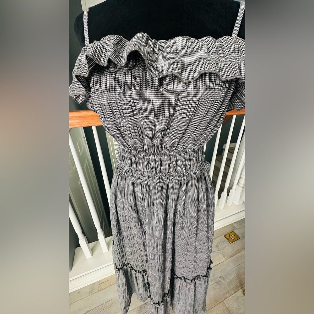 NWT T Tahari Ruffled Tiered Gingham Midi Dress . Size Xs